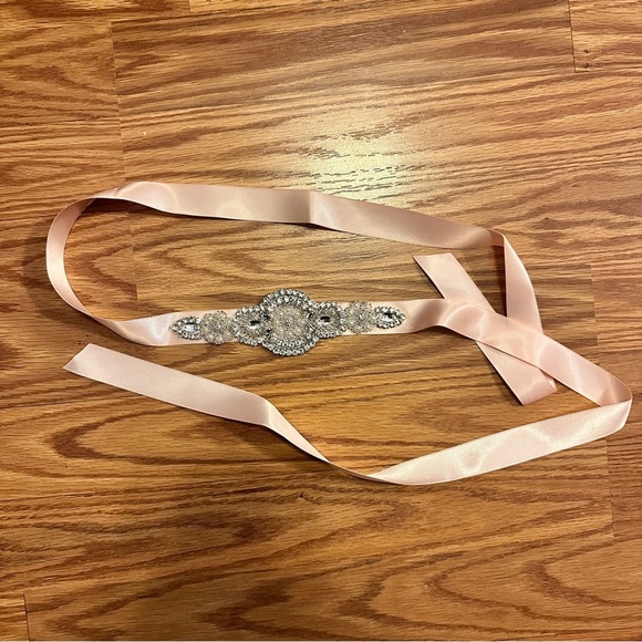 Pearl and Rhinestones Wedding Headband - Picture 5 of 7